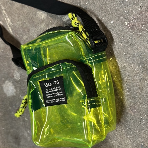 BDG UO 76 crossbody bag neon green - Picture 3 of 4